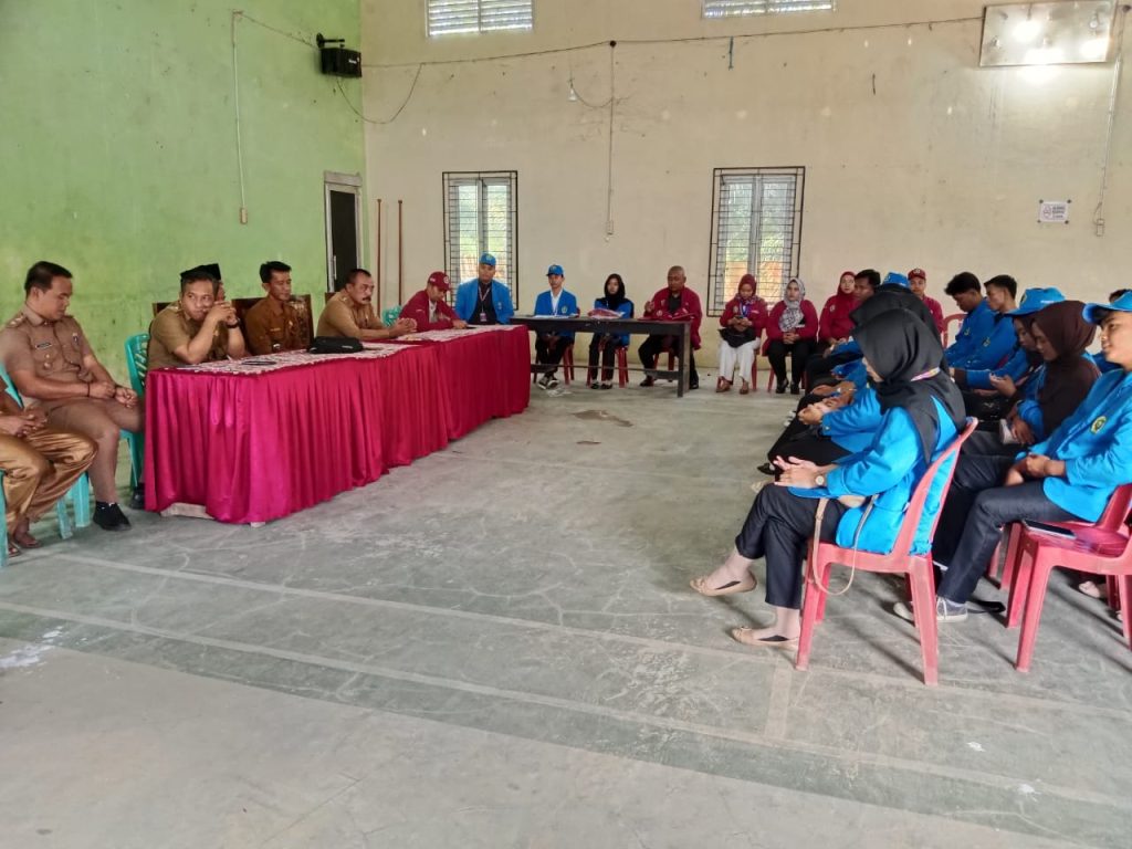Penyerahan Mahasiswa KKN di Kecamatan Karang Dapo